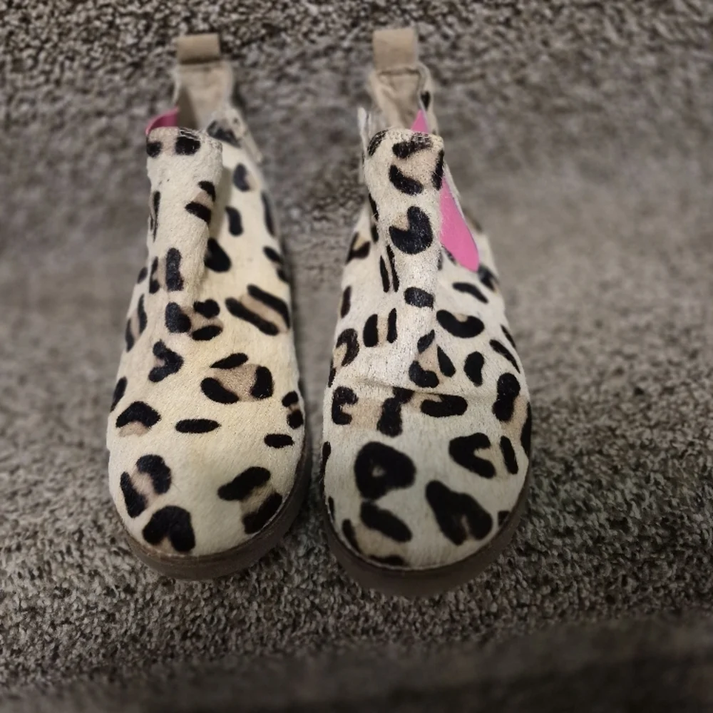 Mini Boden Pink Animal Print Boots